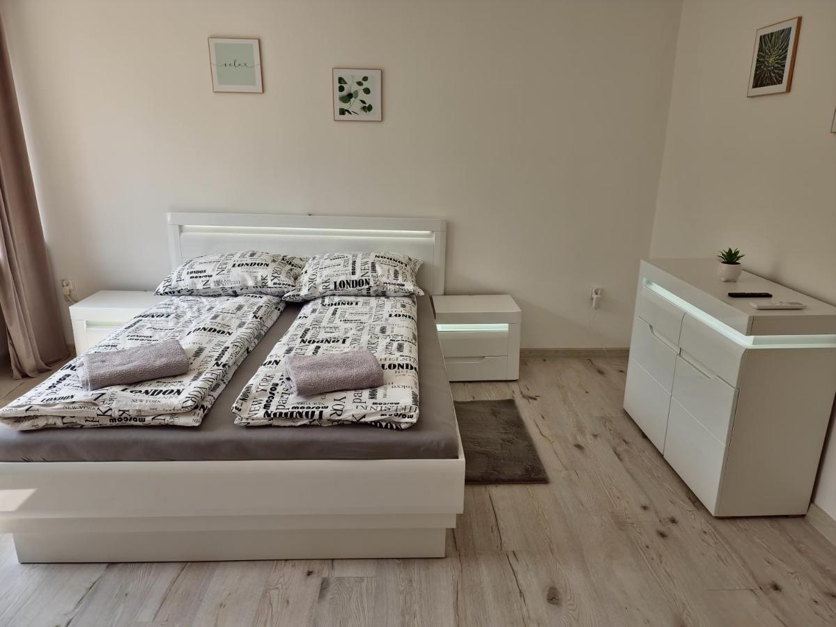 Apartamento Kukabura Katowice Exterior foto